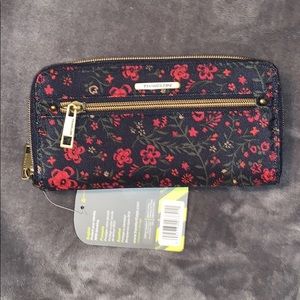 Travelon Wallet with Wristlet Attachment